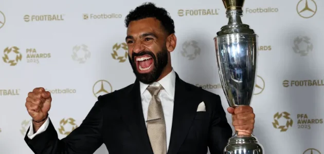 صلاح يتألق مجددًا: يحصد جائزة أفضل لاعب في الدوري الإنجليزي للمرة الثالثة